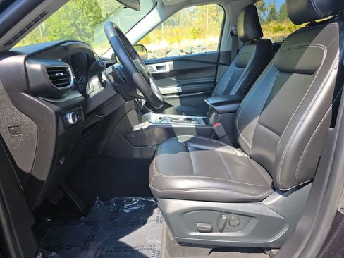 Used 2021 Ford Explorer XLT w/ Equipment Group 202A AWD/4WD image 21