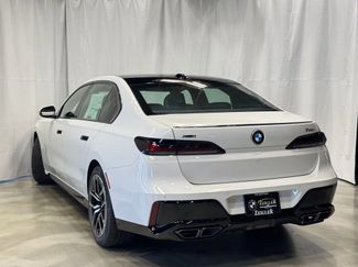 Used 2025 BMW 760i xDrive video 4