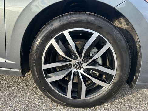 Used 2025 Volkswagen Jetta SE image 29