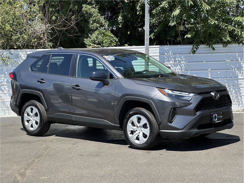 Used 2024 Toyota RAV4 LE AWD/4WD image 8