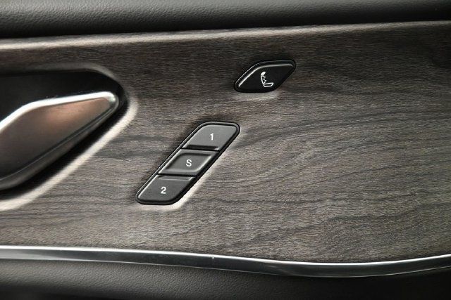 Used 2021 Jeep Grand Cherokee L Overland w/ Luxury Tech Group IV AWD/4WD image 35