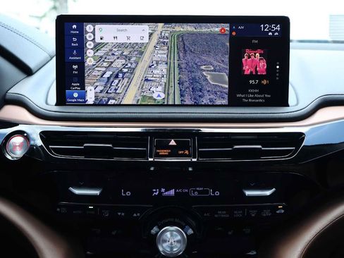 Certified 2025 Acura MDX FWD w/ Technology Package image 16