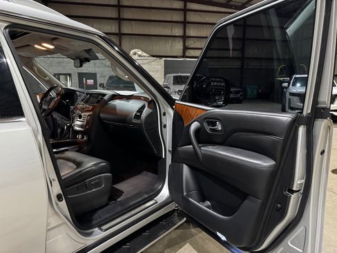 Used 2018 INFINITI QX80 4WD w/ Driver Assistance Package image 28