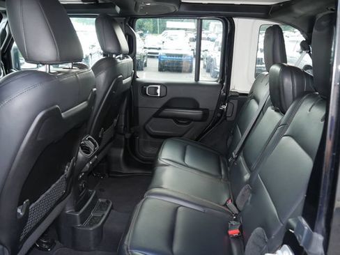 Used 2025 Jeep Wrangler Unlimited Sahara AWD/4WD image 25