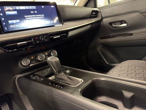 Used 2025 Nissan Kicks SV FWD image 16