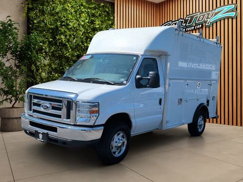 Used 2016 Ford E-350 and Econoline 350 Super Duty RWD image 6