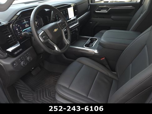 Used 2026 Chevrolet Silverado 2500 LTZ w/ LTZ Premium Package image 9