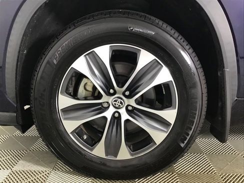 Certified 2021 Toyota Highlander XLE image 26