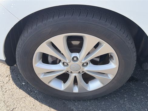 Used 2015 Kia Soul + FWD image 10