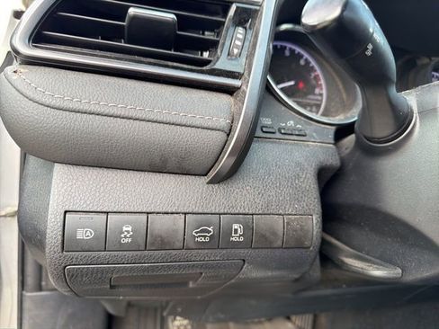 Used 2019 Toyota Camry SE image 11