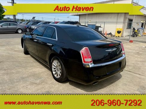 Used 2014 Chrysler 300 RWD image 5