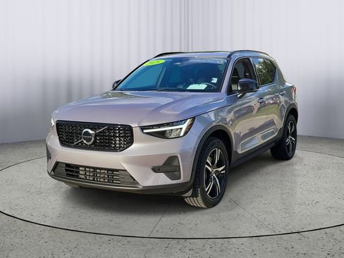 Certified 2026 Volvo XC40 B4 Core FWD image 9