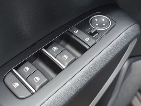 Used 2025 Kia Soul LX w/ LX Technology Package FWD image 17