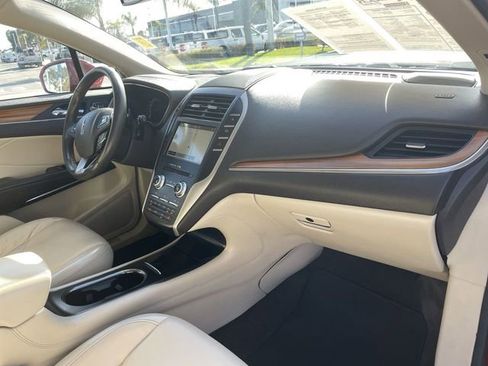 Used 2018 Lincoln MKC Select w/ Select Plus Package image 29