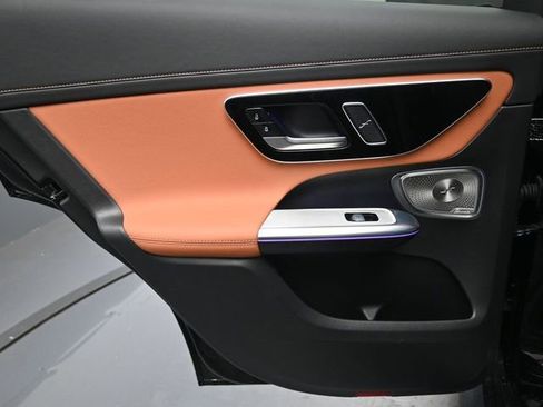 Used 2025 Mercedes-Benz GLC 300 image 23