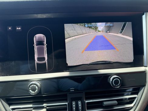 Certified 2023 Porsche Macan AWD/4WD image 28