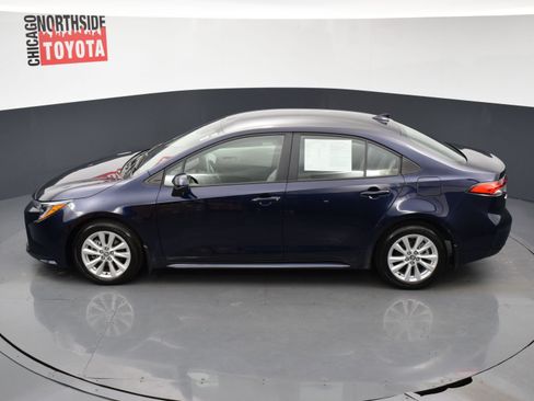 Used 2025 Toyota Corolla LE w/ LE Premium Package image 18