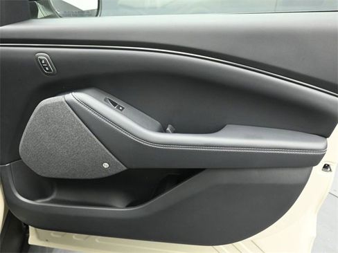Used 2025 Ford Mustang Mach-E Premium image 29