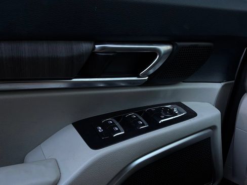Used 2024 Kia Telluride EX w/ EX Captain's Chair Package FWD image 24