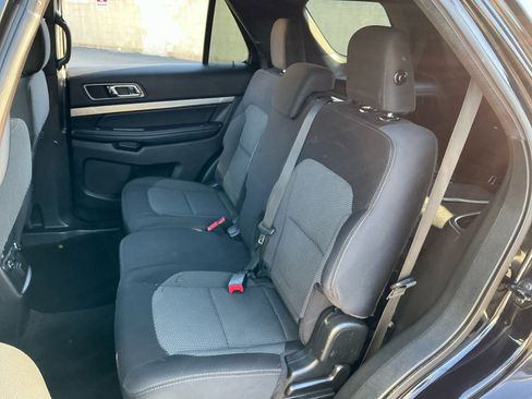 Used 2019 Ford Explorer XLT image 19