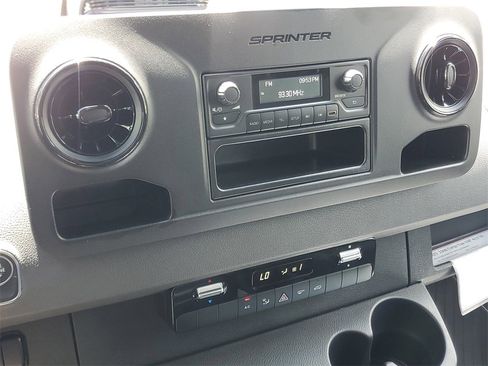 Used 2025 Mercedes-Benz Sprinter 2500 image 20