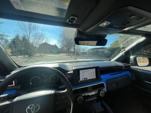 Used 2025 Toyota Tacoma TRD Off-Road image 27