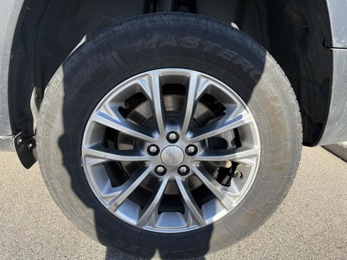 Used 2021 Jeep Cherokee Latitude Lux w/ Comfort/Convenience Group AWD/4WD image 16