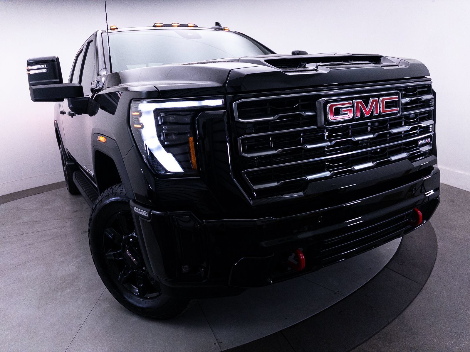 Used 2025 GMC Sierra 2500 AT4 w/ AT4 Premium Plus Package AWD/4WD image 5
