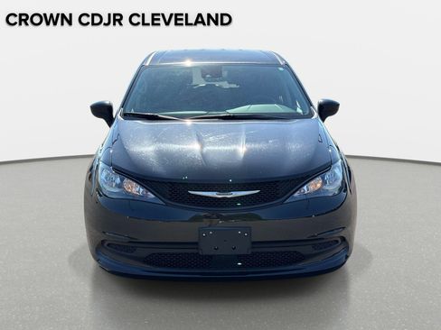 Used 2023 Chrysler Voyager LX FWD image 10