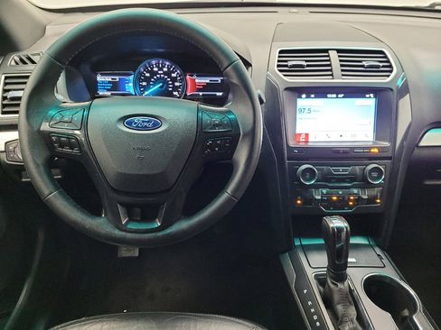 Used 2017 Ford Explorer XLT w/ Equipment Group 202A image 22