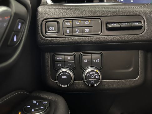 Used 2024 GMC Yukon Denali image 18