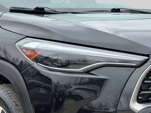 Used 2023 Toyota Corolla Cross XLE w/ Convenience Package AWD/4WD image 7