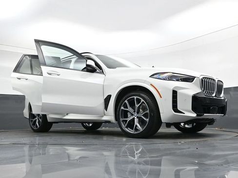 Used 2026 BMW X5 xDrive40i w/ M Sport Package AWD/4WD image 40