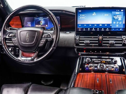Used 2024 Lincoln Navigator Premiere AWD/4WD image 17