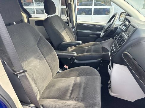 Used 2018 Dodge Grand Caravan SE w/ UConnect Hands-Free Group FWD image 38