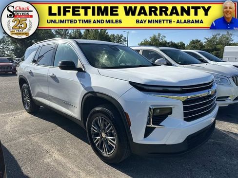 Used 2025 Chevrolet Traverse LT FWD image 1