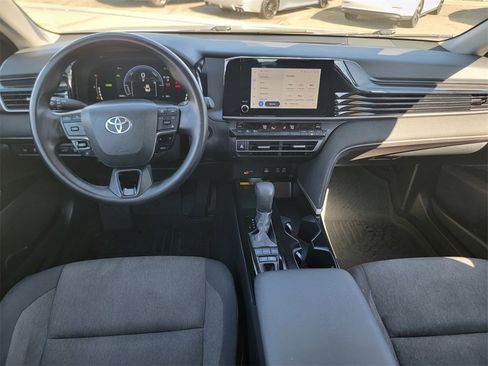 Used 2025 Toyota Camry LE image 18