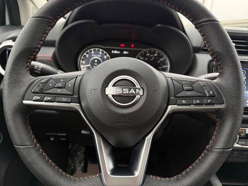 New 2025 Nissan Versa SR w/ Trunk Package image 21