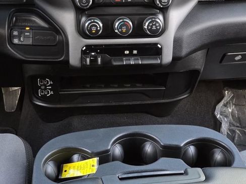 Used 2024 RAM 2500 Big Horn AWD/4WD image 17