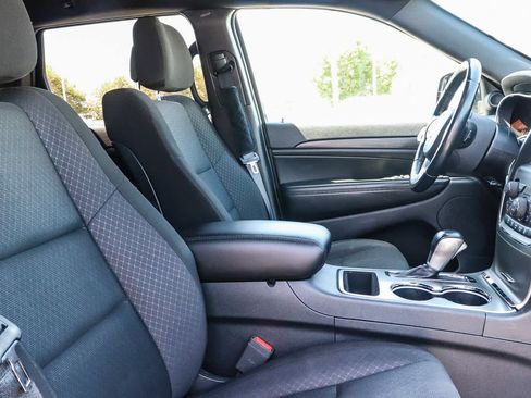 Used 2020 Jeep Grand Cherokee Laredo RWD image 26