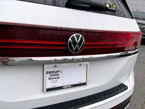 Used 2024 Volkswagen Atlas SE FWD image 10