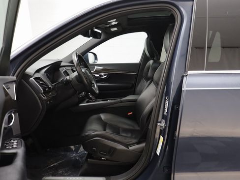Used 2018 Volvo XC90 T5 Momentum w/ Convenience Package image 5
