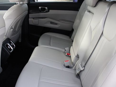 Used 2025 Kia Sorento S FWD image 20