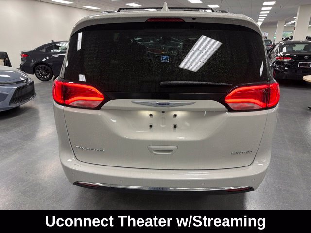 Used 2020 Chrysler Pacifica Limited w/ Tire & Wheel Group FWD image 6