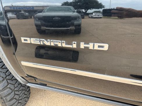 Used 2016 GMC Sierra 2500 Denali w/ Duramax Plus Package AWD/4WD image 11