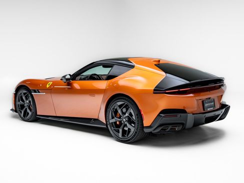 Used 2025 Ferrari 12Cilindri RWD image 32