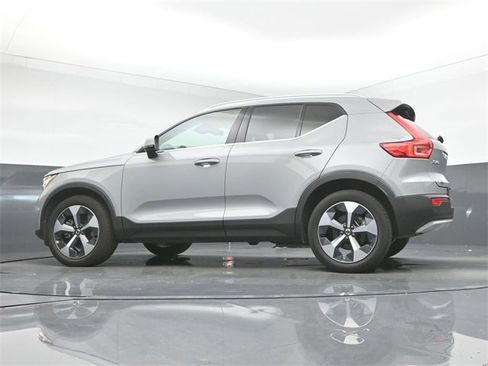 Used 2024 Volvo XC40 B5 Plus image 39