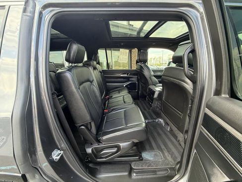 Used 2022 Jeep Wagoneer Series II w/ Premium Group I image 27