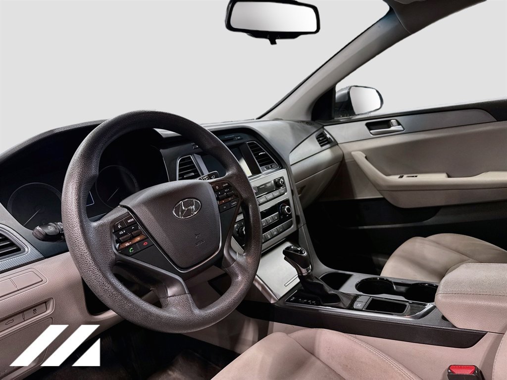 Used 2016 Hyundai Sonata SE w/ Cargo Package FWD image 9