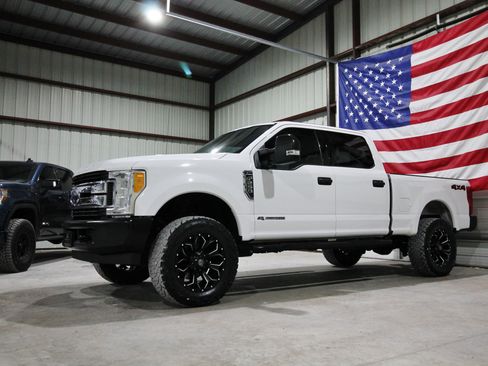 Used 2017 Ford F250 XLT AWD/4WD image 1
